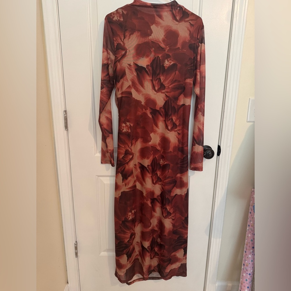 Woman’s XL Bodycon dress
Long Sleeve
Mesh Ruched
Maxi Dress